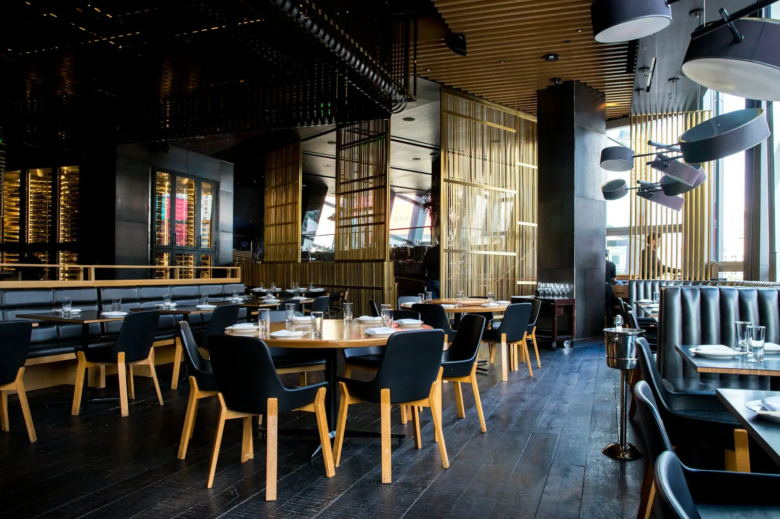 Dining room with leather seating and a long bar